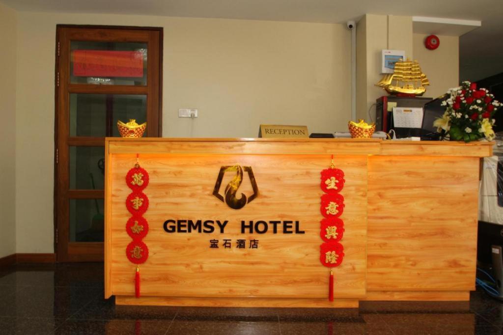 Gemsy Hotel Yangón Exterior foto